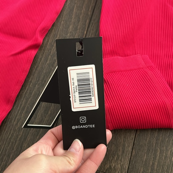 Women’s red bo+tee workout set - Picture 3 of 5